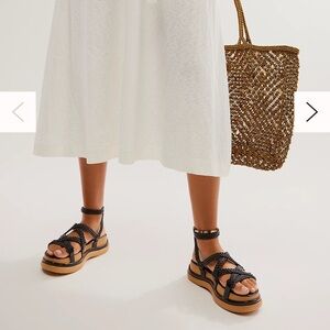 Melissa Buzios Jelly Sandals Size 6 black and tan